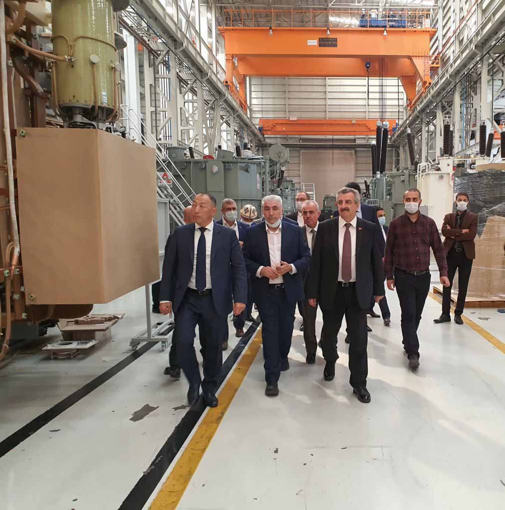 La visite du Ministre de l’Energie et de l’Industrie de la République de Kirghizistan M. Doskul Bekmurzaev dans notre usine.
