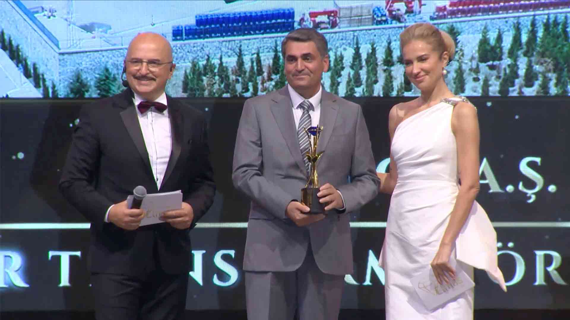 Dans le cadre Du Prix International de Diamond, notre directeur général, M. EnverGeçgel a reçu le Prix de La Marque Leader des Transformateurs au nom de la famille ASTOR Enerji. Merci à la Turquie.